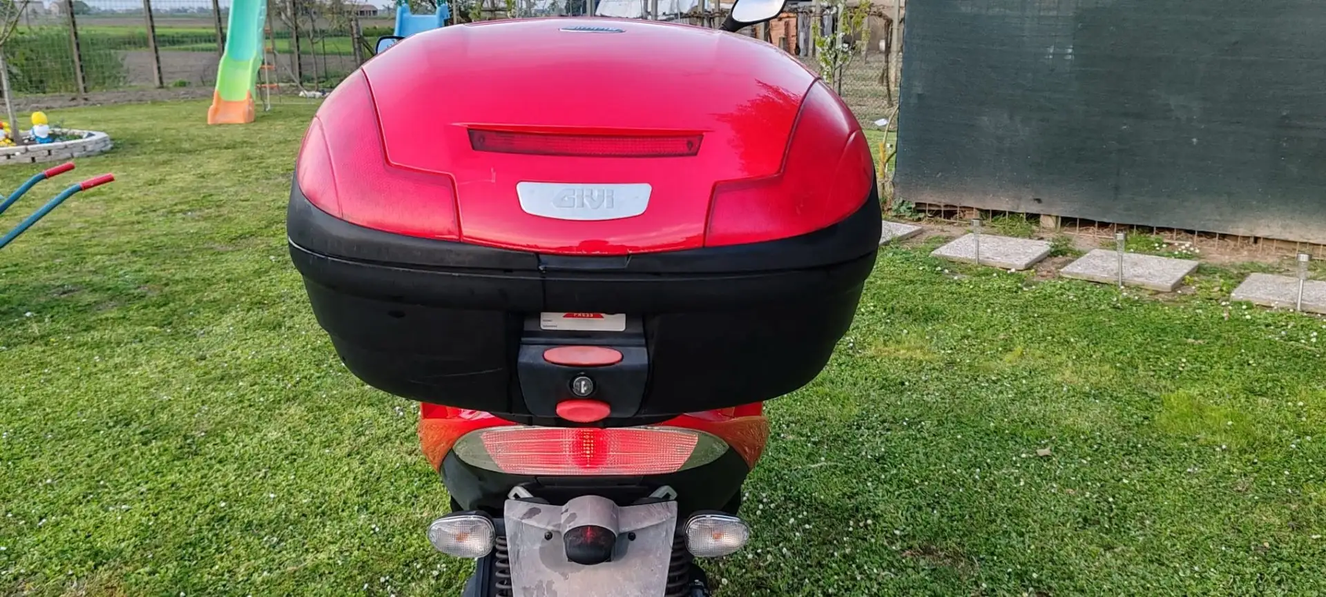 Gilera Nexus 300 Rot - 2