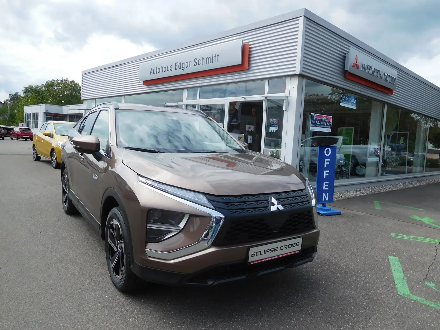 Mitsubishi Eclipse Cross Plug-In Hybrid 4WD Basis Braun - 1