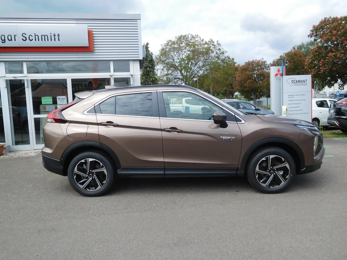 Mitsubishi Eclipse Cross Plug-In Hybrid 4WD Basis Braun - 2