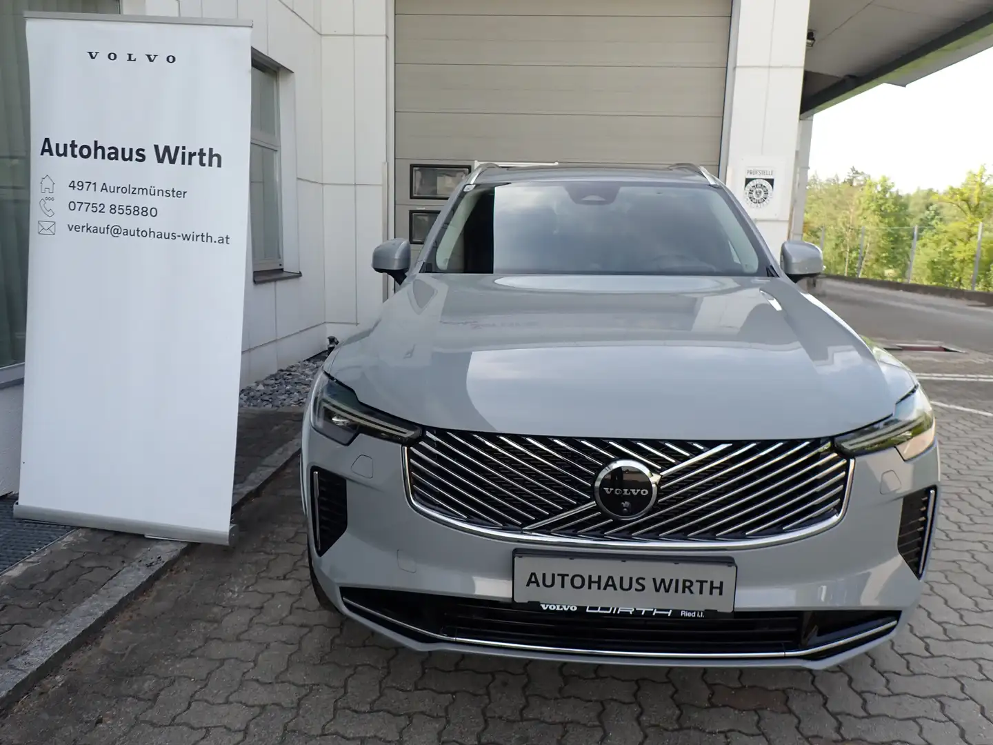 Volvo XC90 T8 AWD Ultra Bright / Executive / LP108480.- Grau - 2