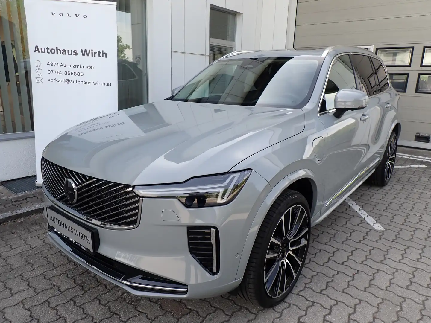 Volvo XC90 T8 AWD Ultra Bright / Executive / LP108480.- Grau - 1