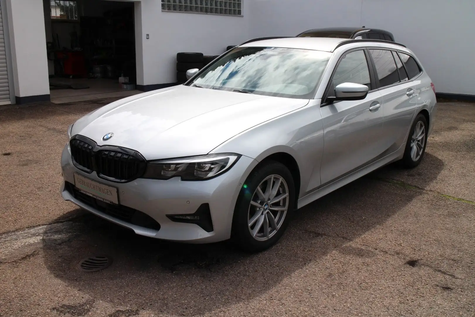 BMW 320 d xDrive Autom Tour/G21/Nav/Lifecock/PDC/StHZ Silber - 1