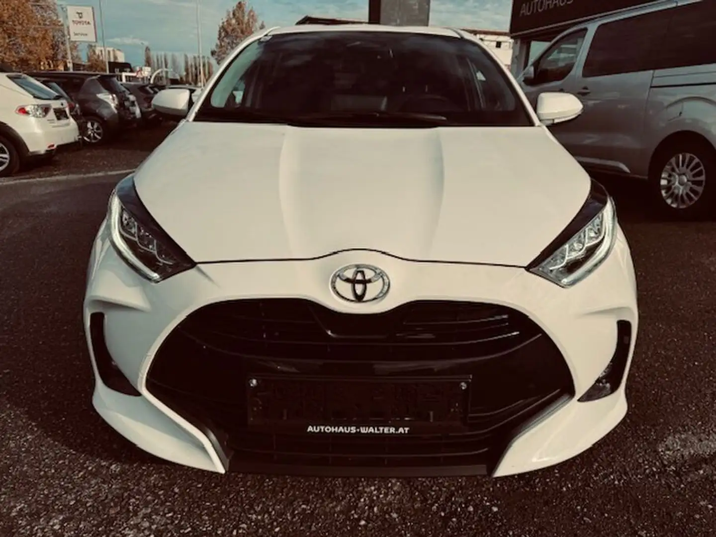 Toyota Yaris Hybrid Active Weiß - 2