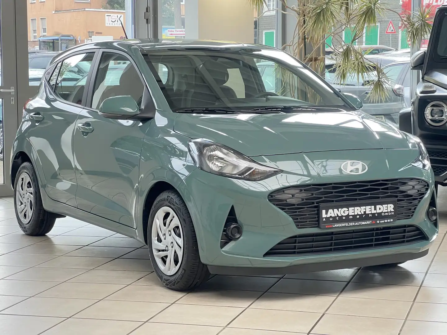 Hyundai i10 i10 1.0 AUTOMATIK|KAMERA|KLIMA|NAVI|5.J-GARANTIE Grün - 1