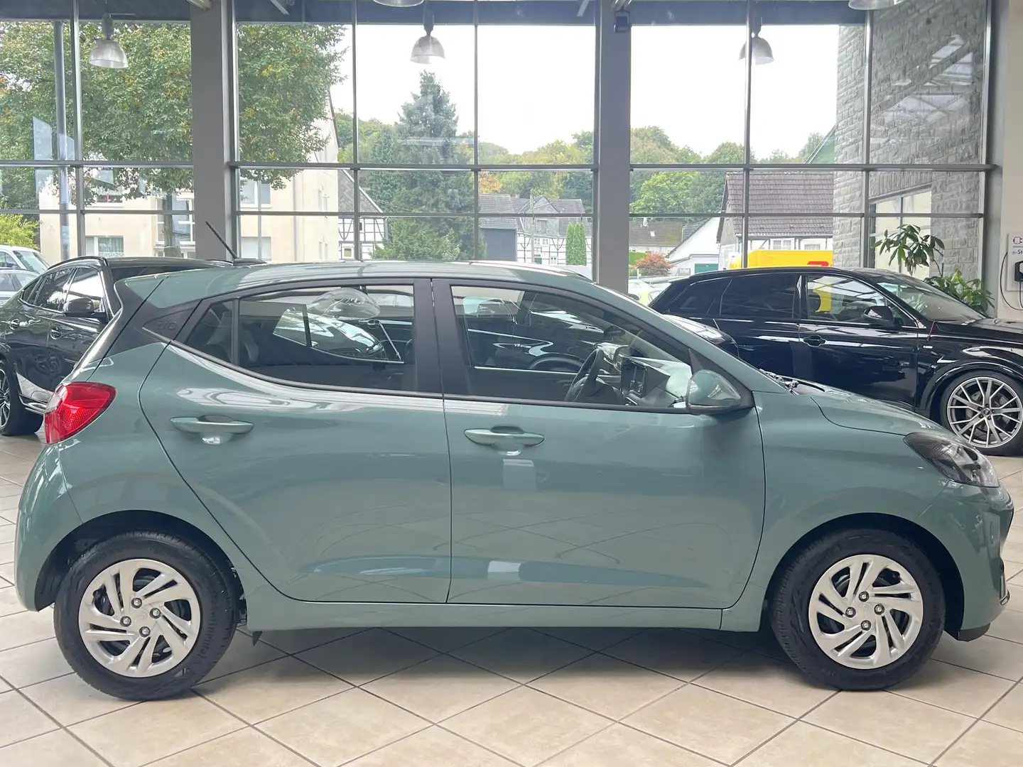 Hyundai i10 i10 1.0 AUTOMATIK|KAMERA|KLIMA|NAVI|5.J-GARANTIE Grün - 2