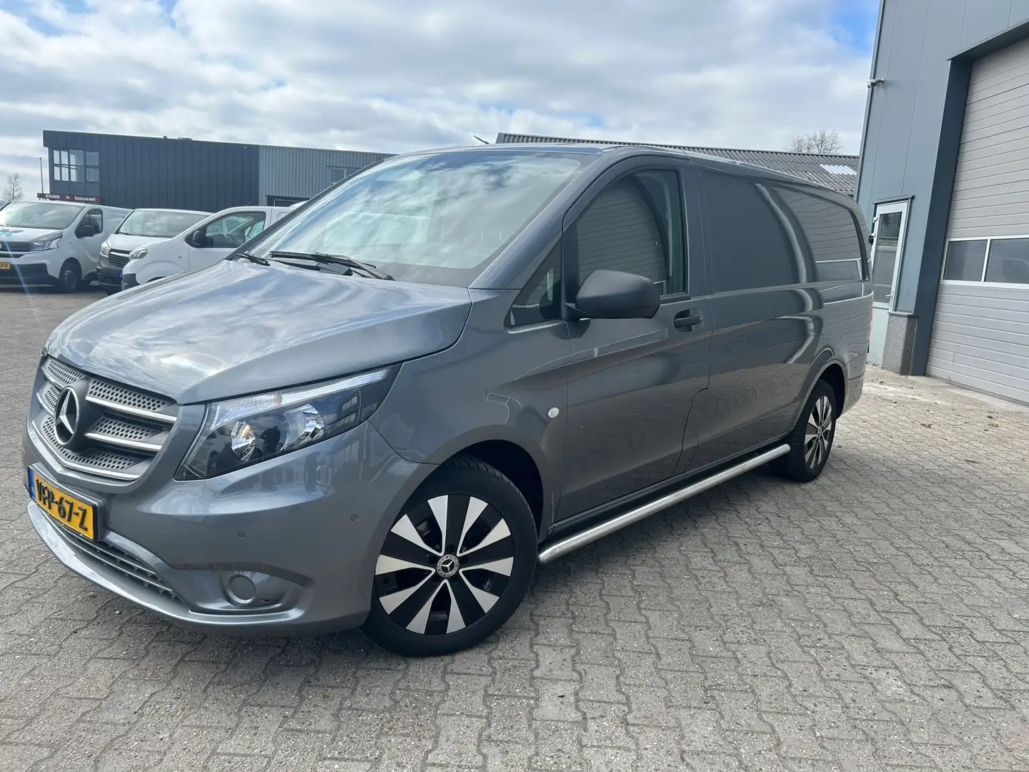 Mercedes-Benz Vito 119 CDI Lang AUTOMATIK Grau - 2