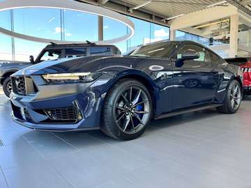 Dark Horse 5.0i V8 met 453 PK DAGINSCHRIJVING