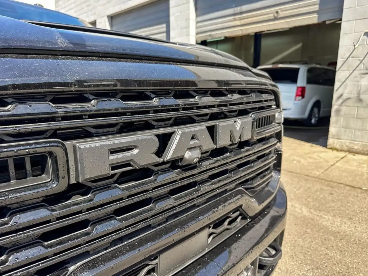 RAM 3500 снимка RAM 3500