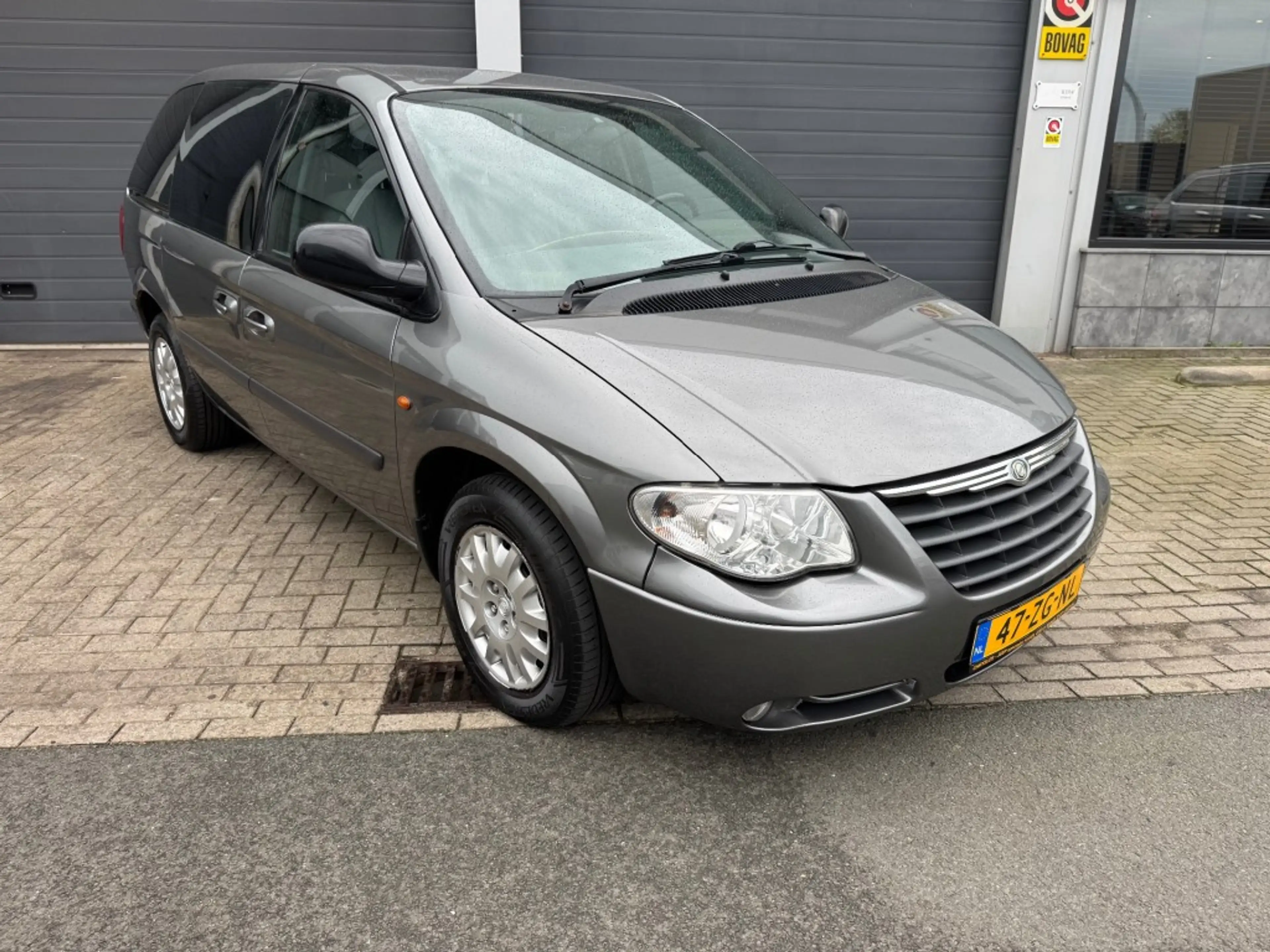 Chrysler Voyager 3.3i SE LUXE — photo 2