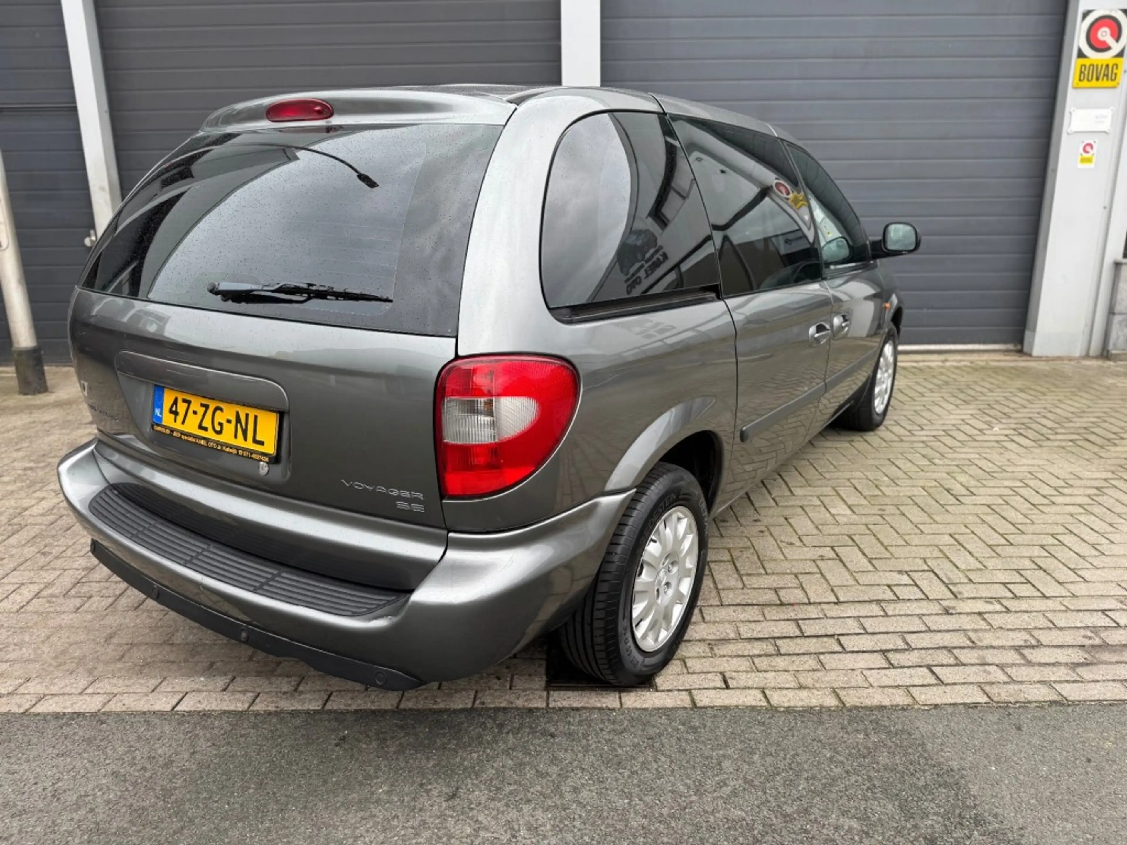 Chrysler Voyager 3.3i SE LUXE — photo 4