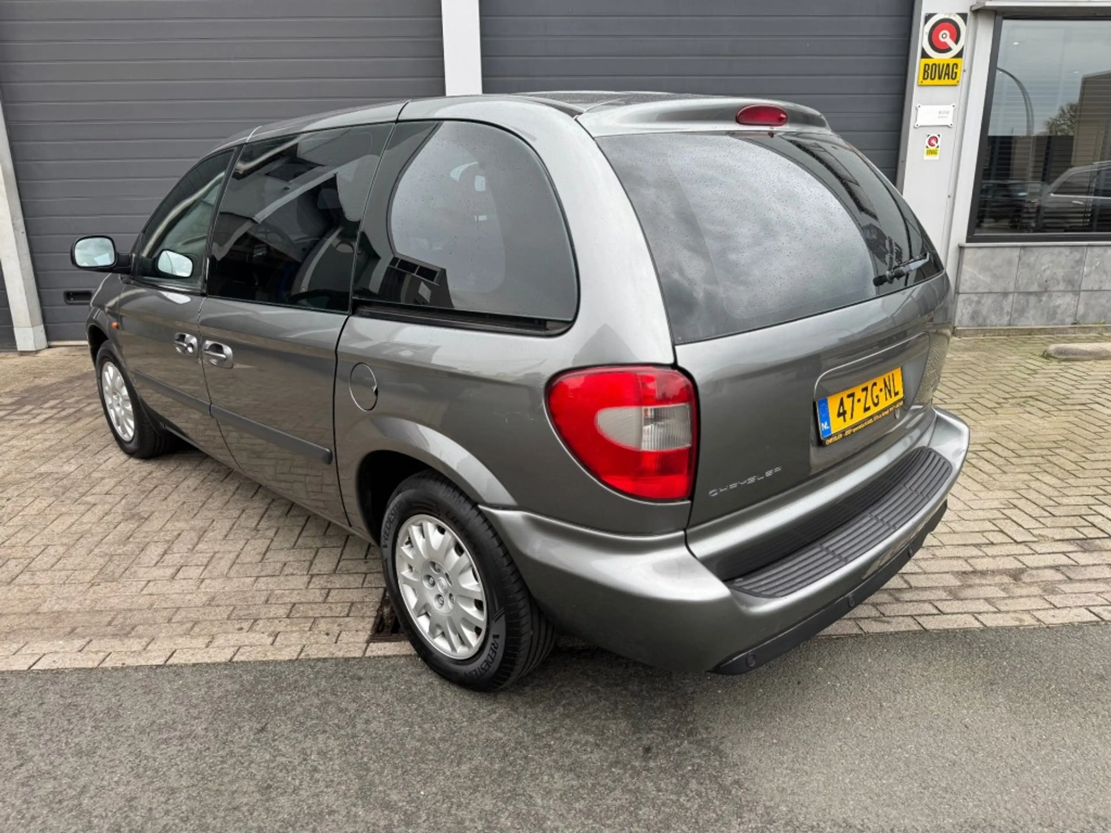 Chrysler Voyager 3.3i SE LUXE — photo 3
