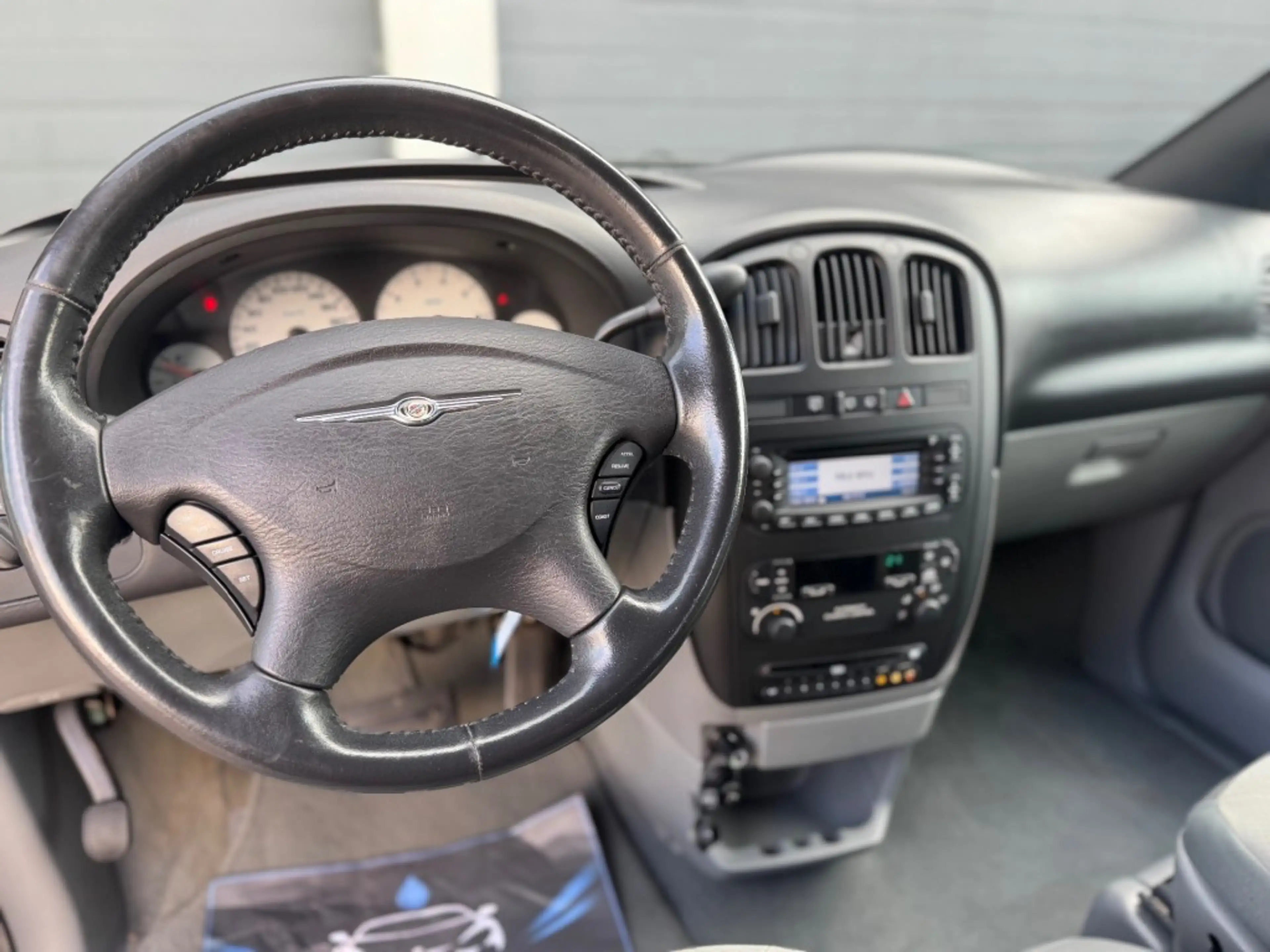Chrysler Voyager 3.3i SE LUXE — photo 12