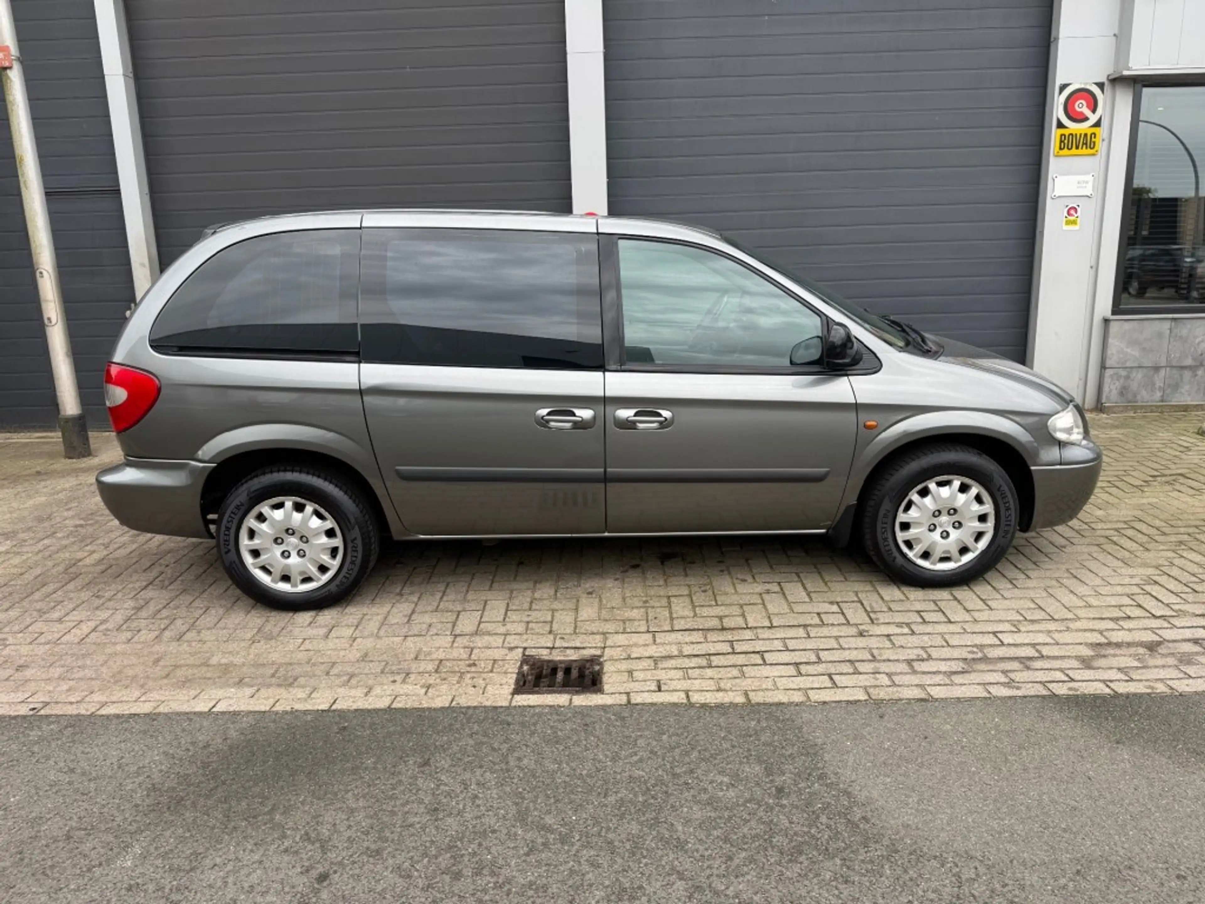 Chrysler Voyager 3.3i SE LUXE — photo 5