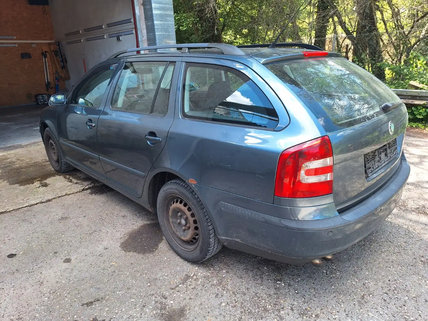 Skoda Octavia Combi 2.0 TDI PD DSG Elegance Grau - 2