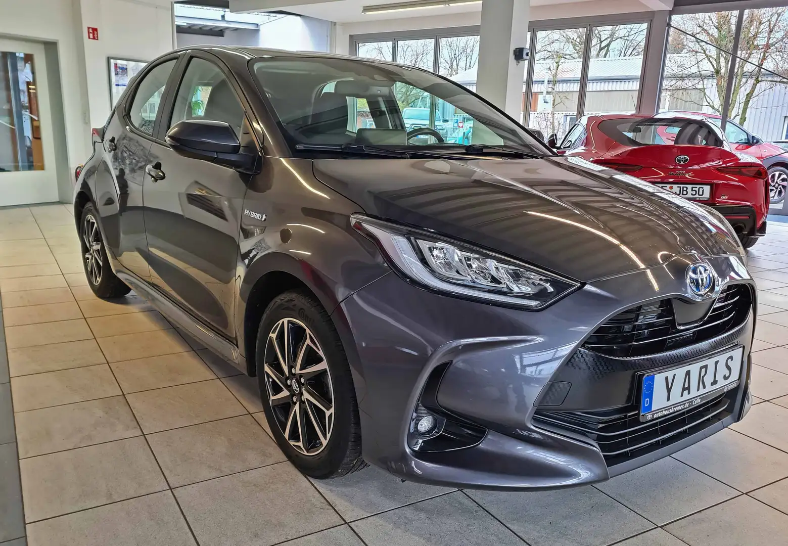 Toyota Yaris Hybrid 1.5 VVT-i Team Deutschland + SHZ+ Gris - 2