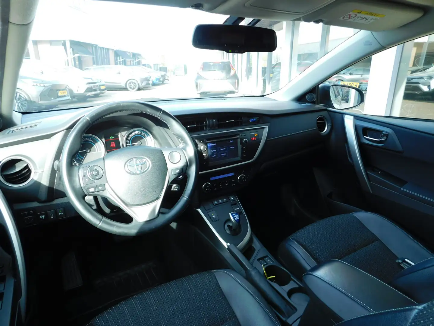 Toyota Auris Touring Sports 1.8 Hybrid Executive | Stoelverwarm Gris - 2