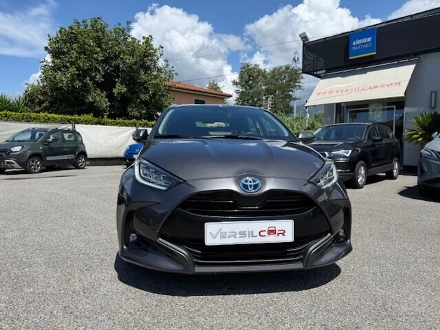Toyota Yaris Yaris 1.5 Hybrid 5 porte Trend Grigio - 2