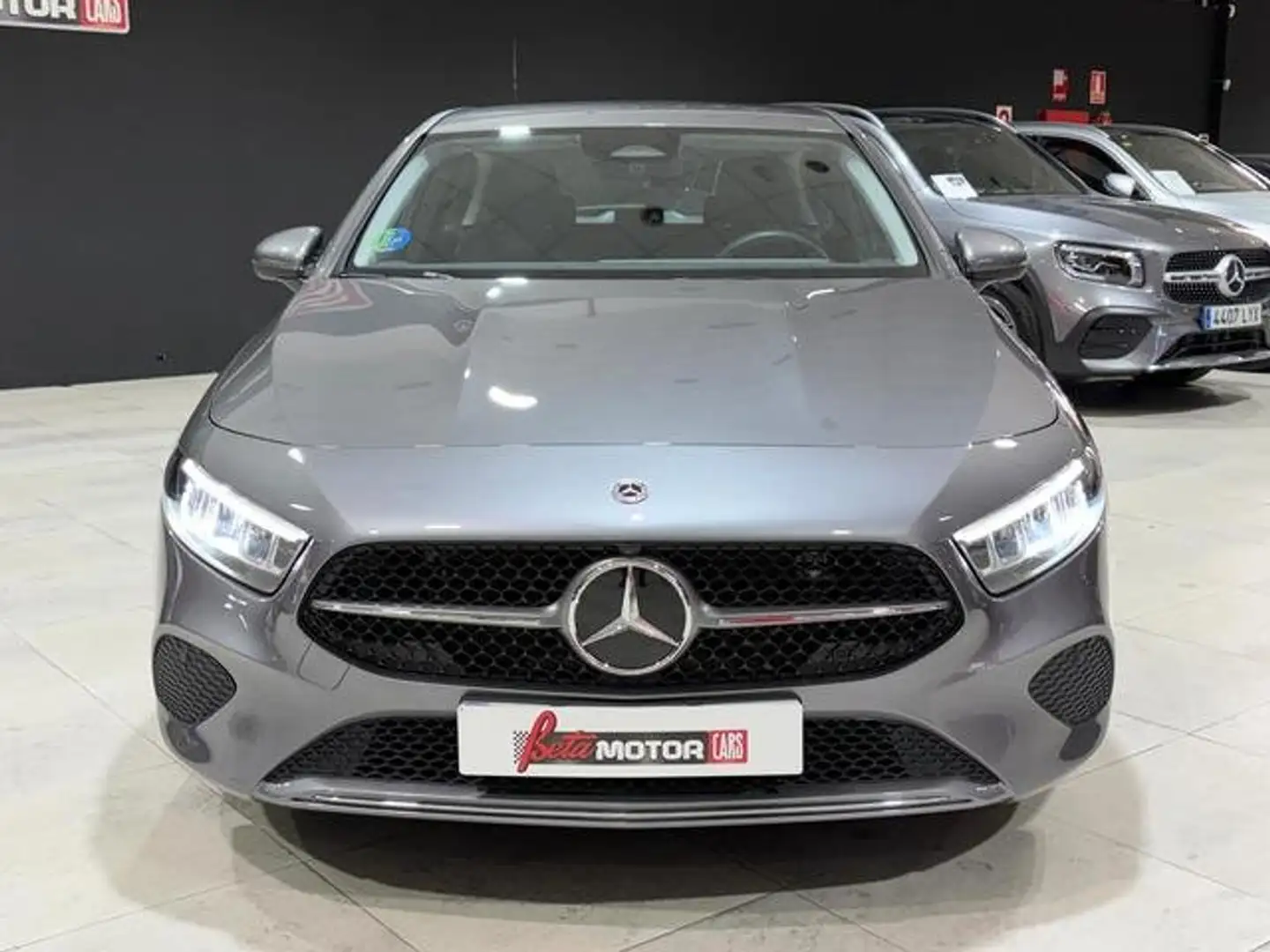 Mercedes-Benz A 180 Progressive Line Advanced 7G-DCT Gris - 2