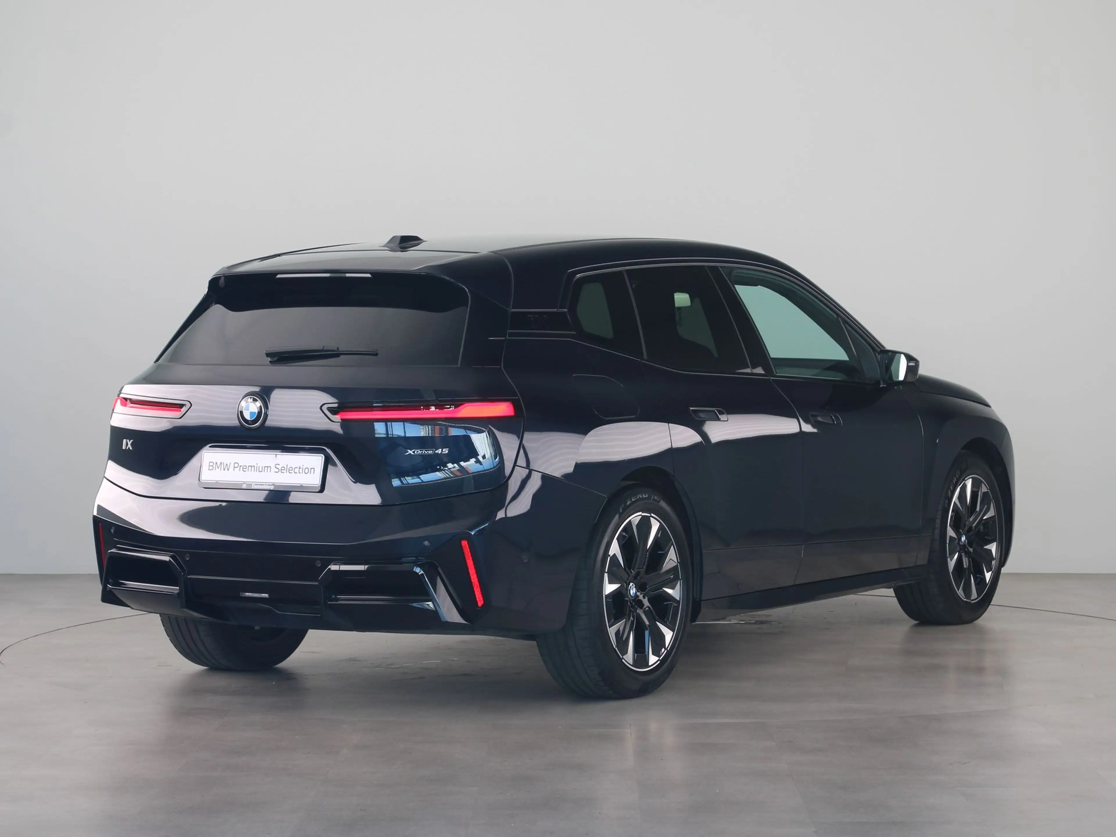 BMW iX xDrive45 101 kWh — photo 10