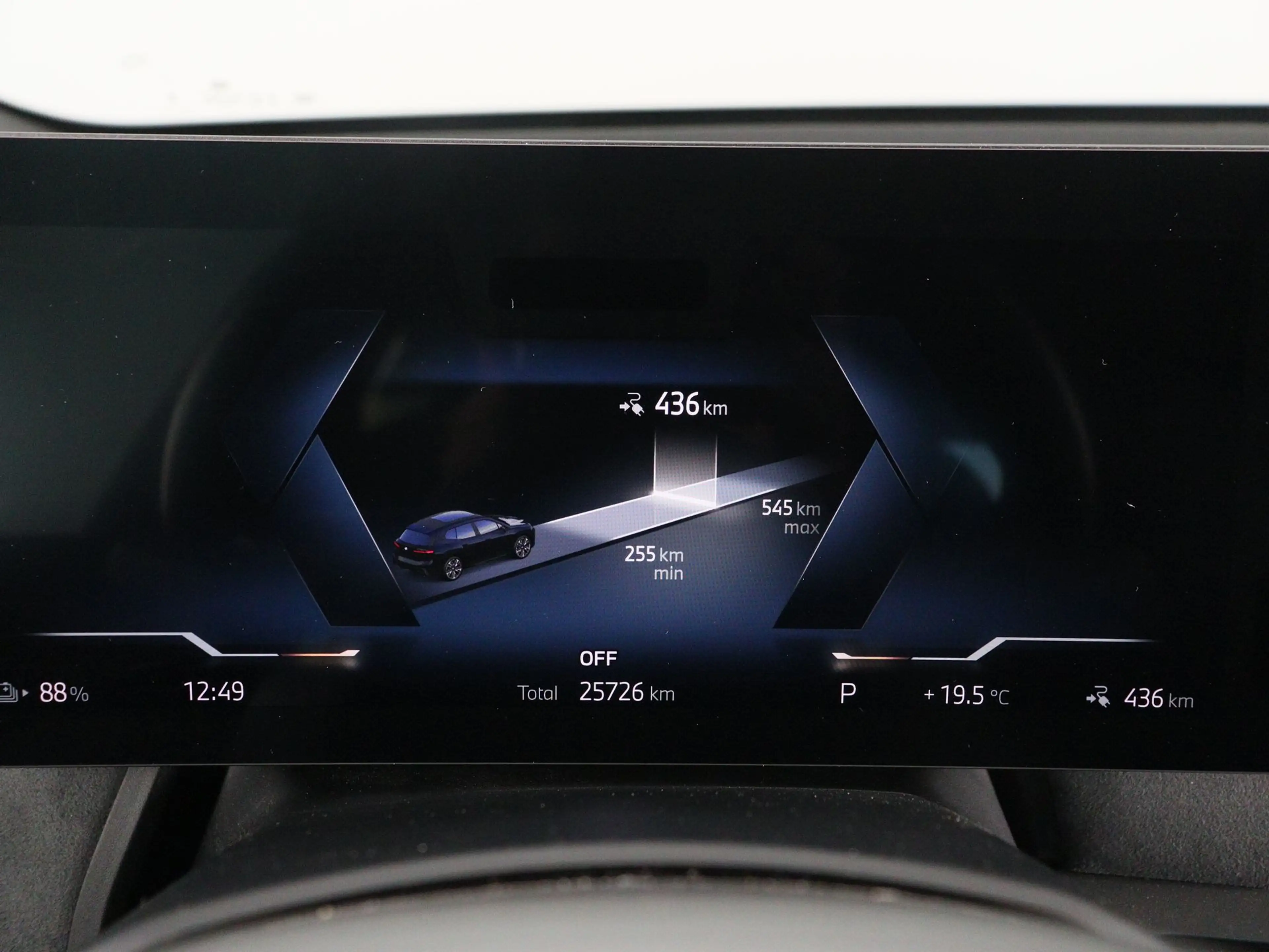 BMW iX xDrive45 101 kWh — photo 4