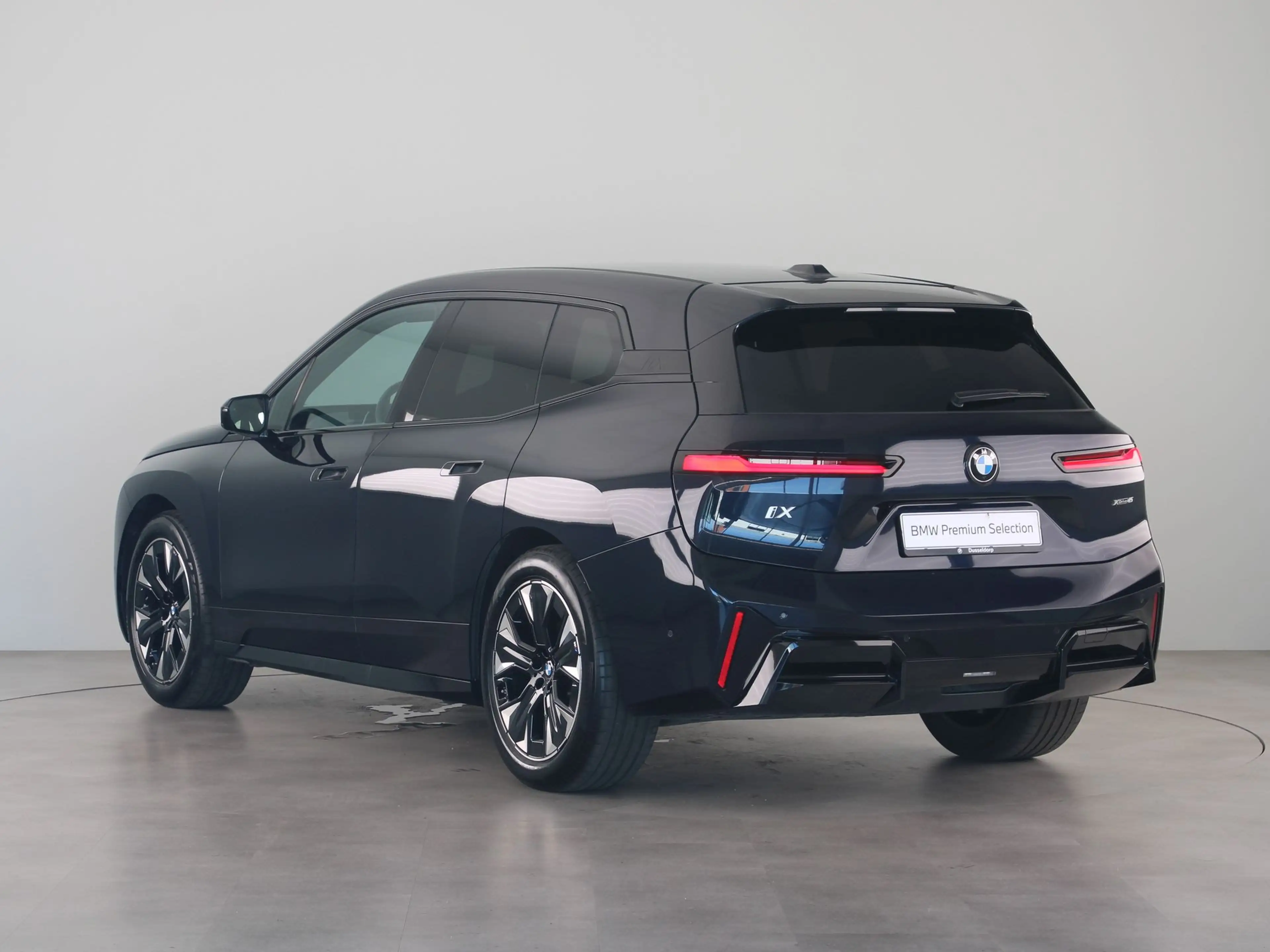 BMW iX xDrive45 101 kWh — photo 12