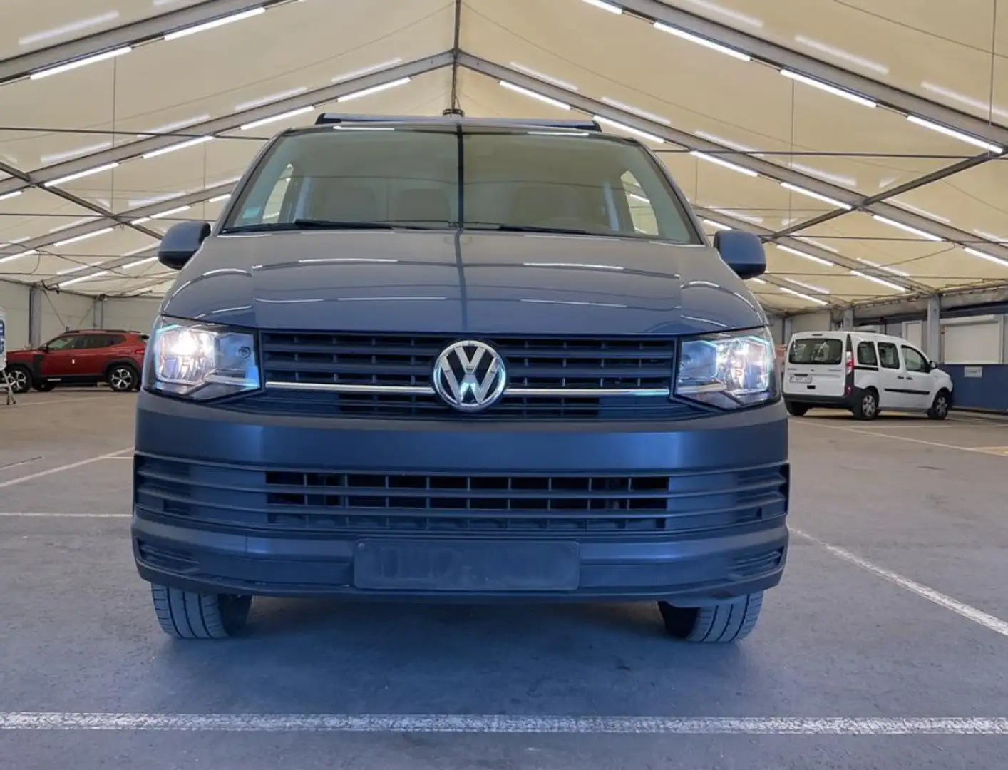 Volkswagen T6 Transporter 2.0 TDi 3 PLACES CLIM SIMILI ECRAN 12300 HTVA Grijs - 2