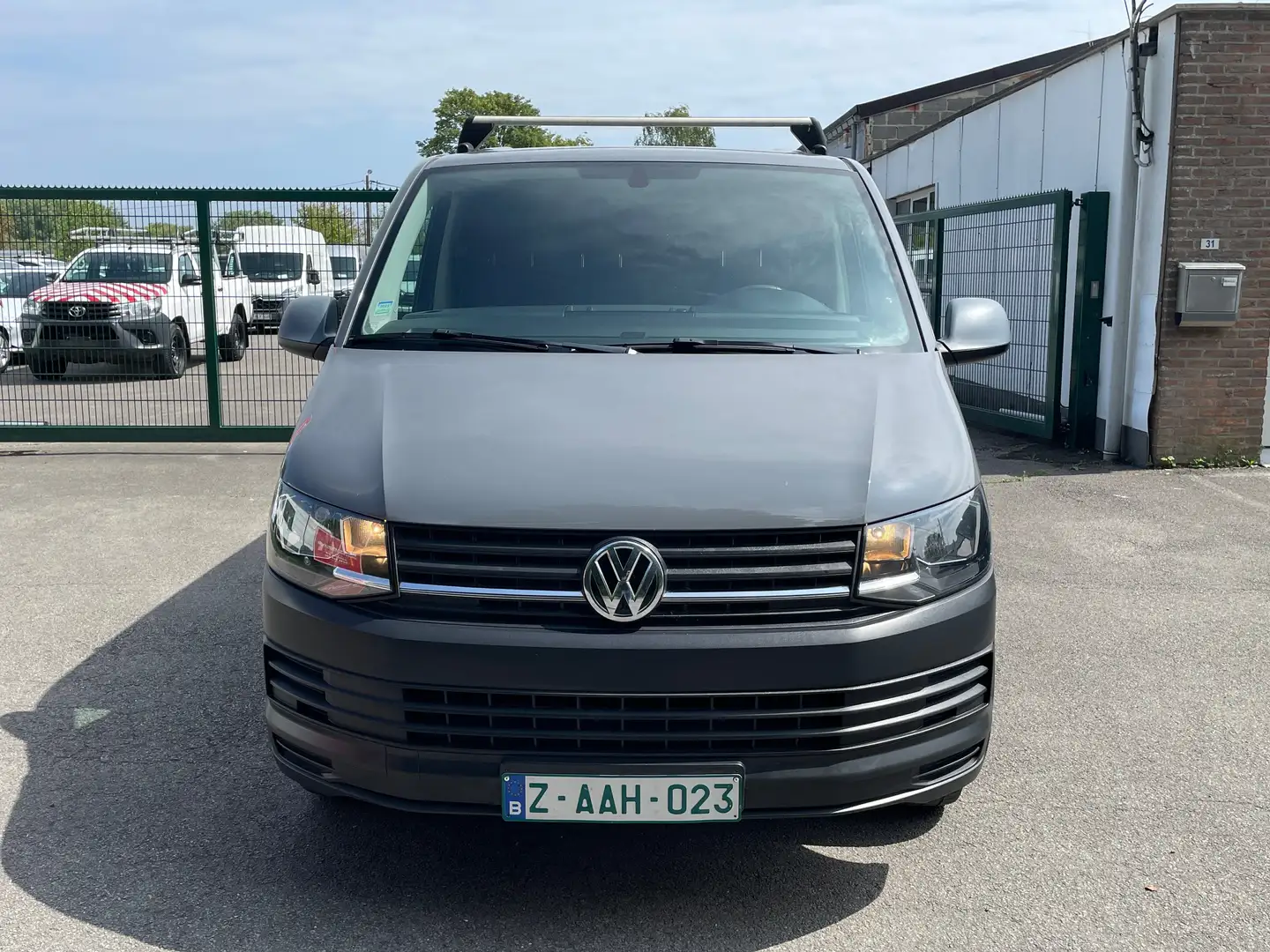 Volkswagen T6 Transporter 2.0 TDi 3 PLACES CLIM SIMILI ECRAN 12300 HTVA Grau - 2