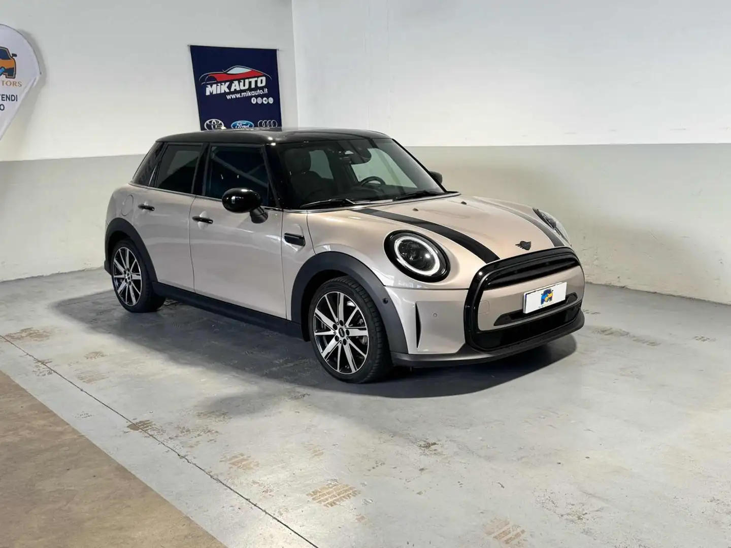MINI Cooper 1.5 Cooper Business 5 porte UNICOPRO Beige - 2