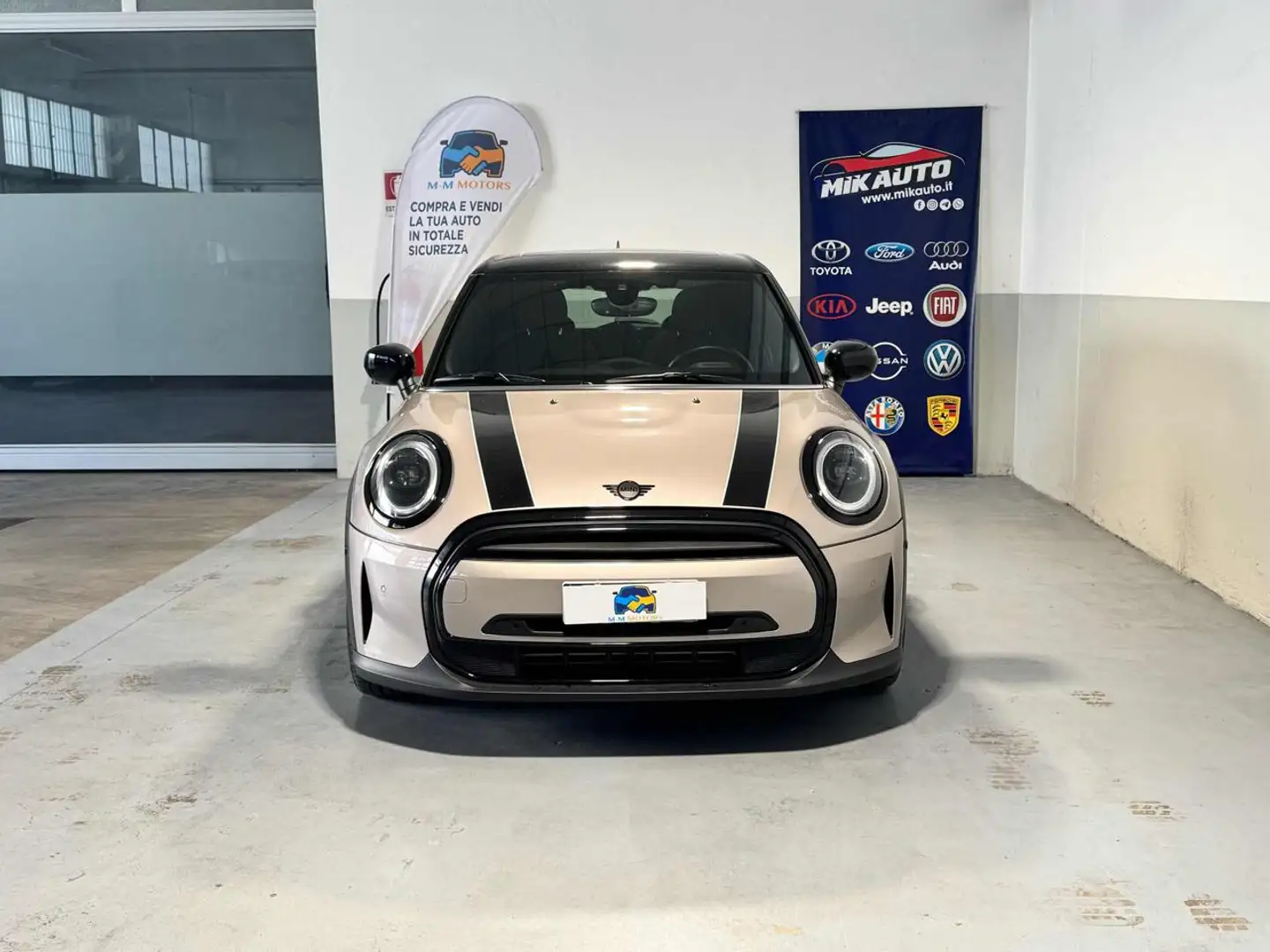 MINI Cooper 1.5 Cooper Business 5 porte UNICOPRO Beige - 1