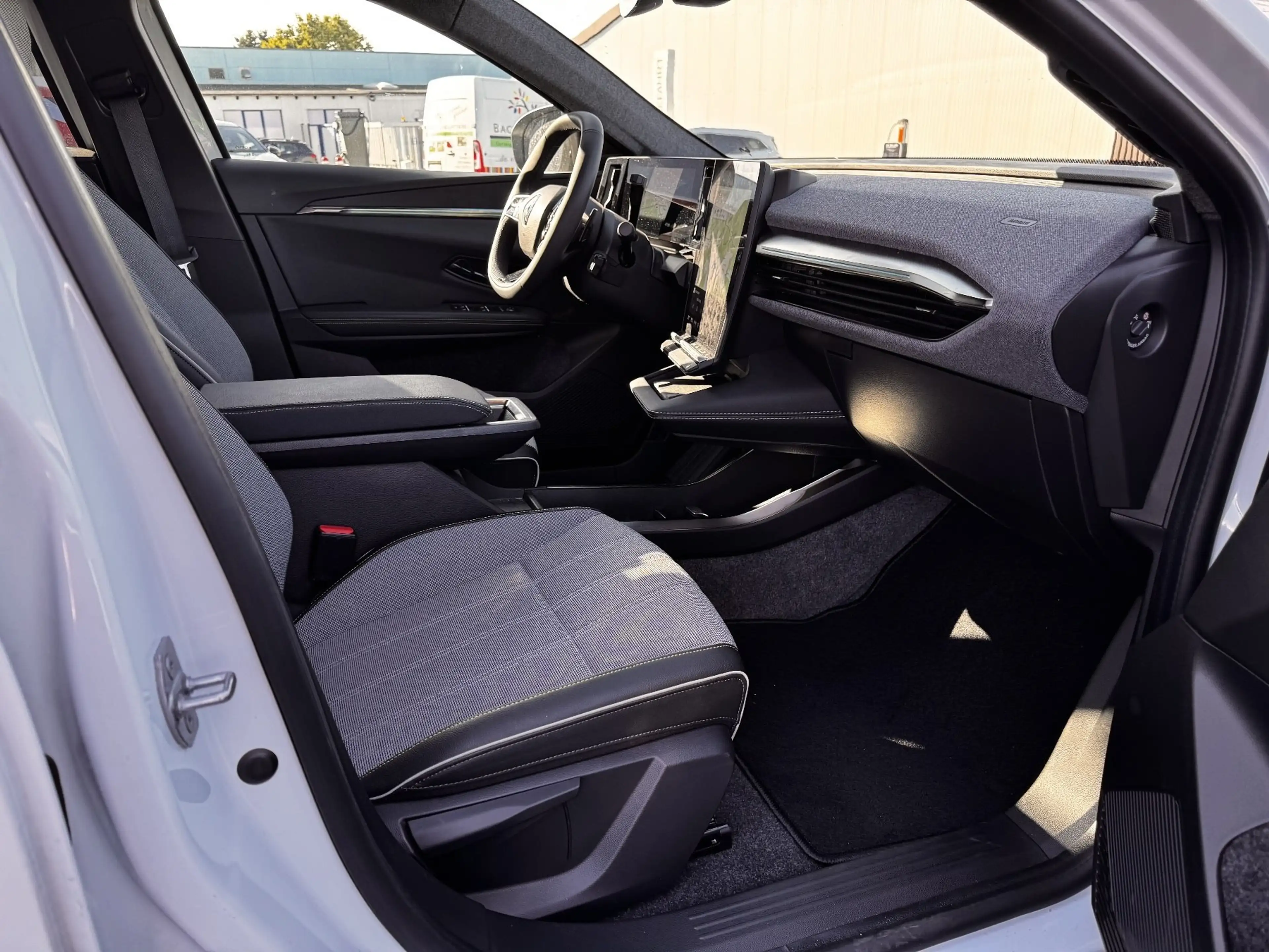 Renault Scenic E-Tech 220 LONG RANGE — photo 8