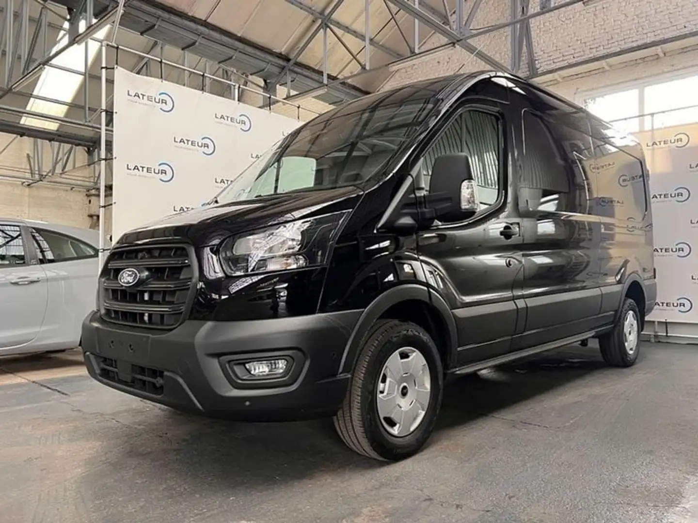 Ford Transit 350L L3H2 TD Trend RWD Zwart - 1