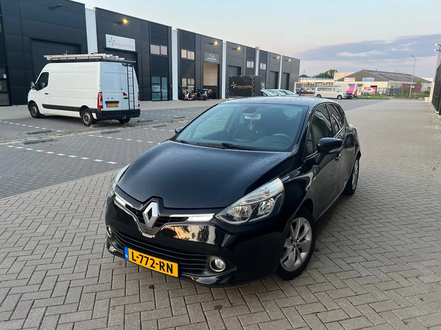 Renault Clio Renault Clio Limited 1.2 54KW 5-DRS 2015 Zwart - 1