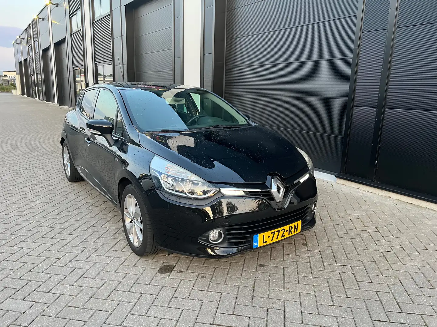 Renault Clio Renault Clio Limited 1.2 54KW 5-DRS 2015 Zwart - 2