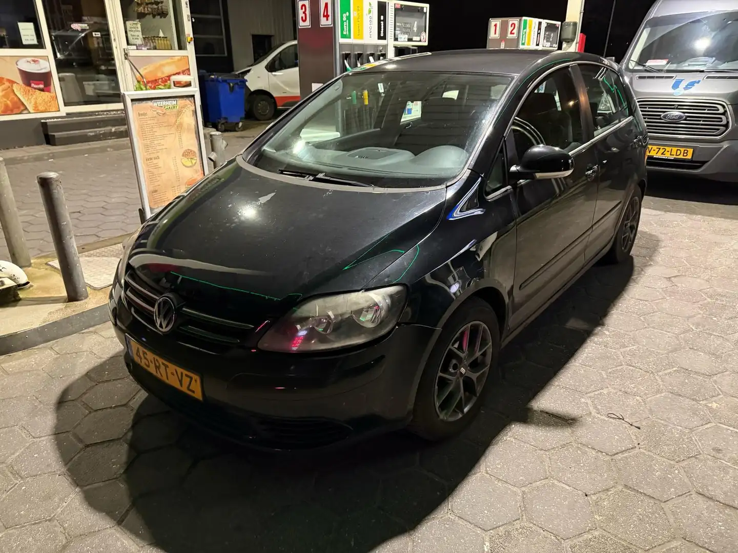 Volkswagen Golf 2.0 FSI Sportline €1500 zonder apk. Zwart - 1