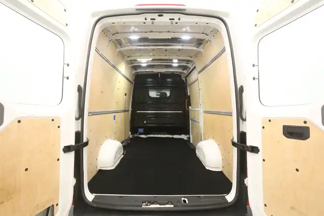 Volkswagen Crafter view 3