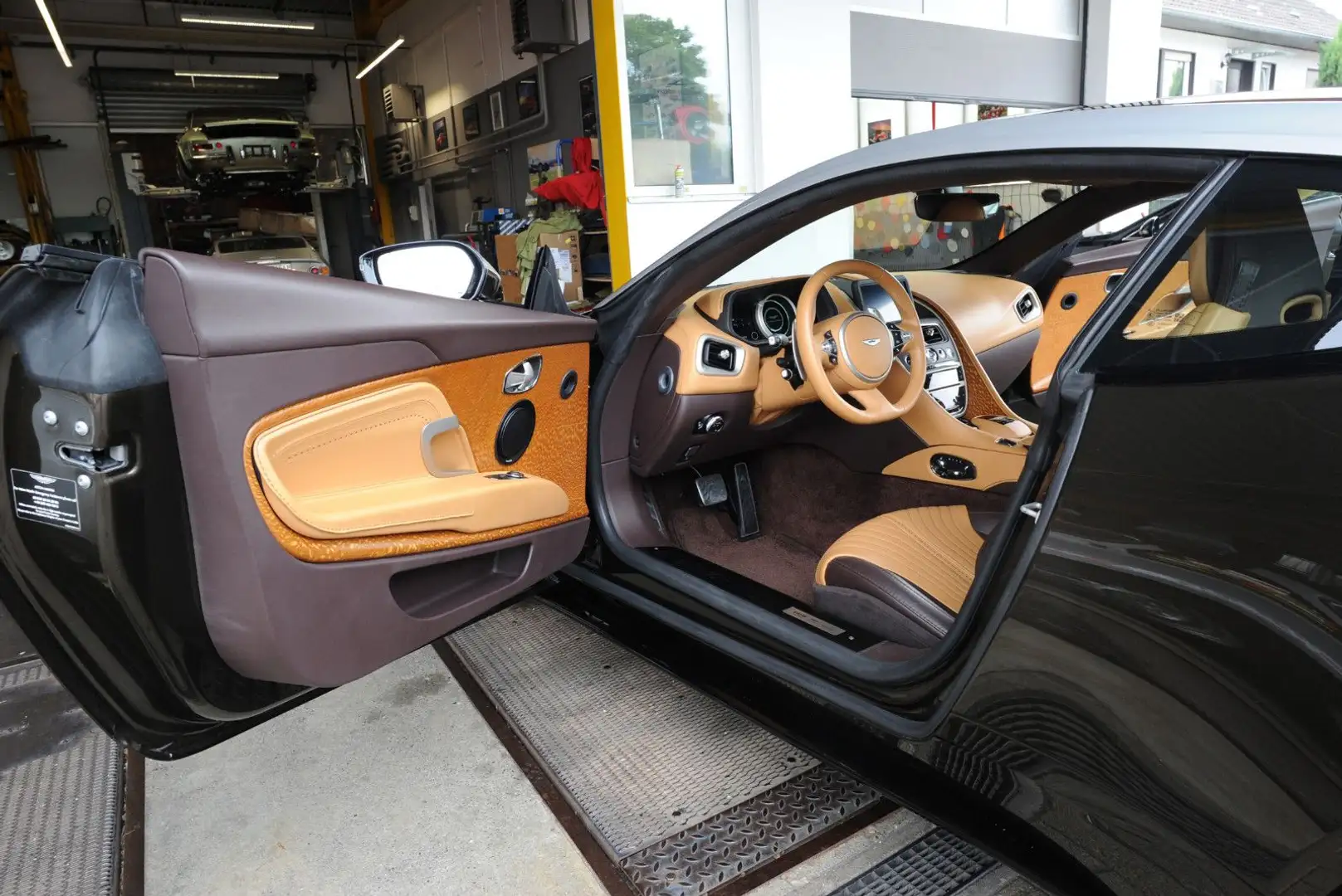 Aston Martin DB11 V12/B&O/Luxury Pak/CEO Edition/1a/Garantie! Kahverengi - 2