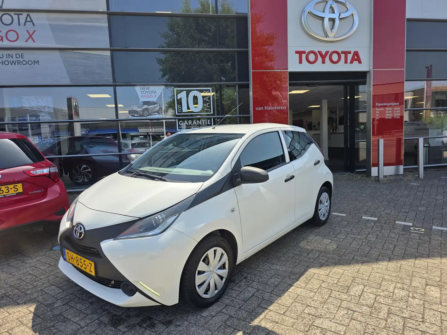 Toyota Aygo 1.0 VVT-i 69pk 5D x-fun Wit - 1
