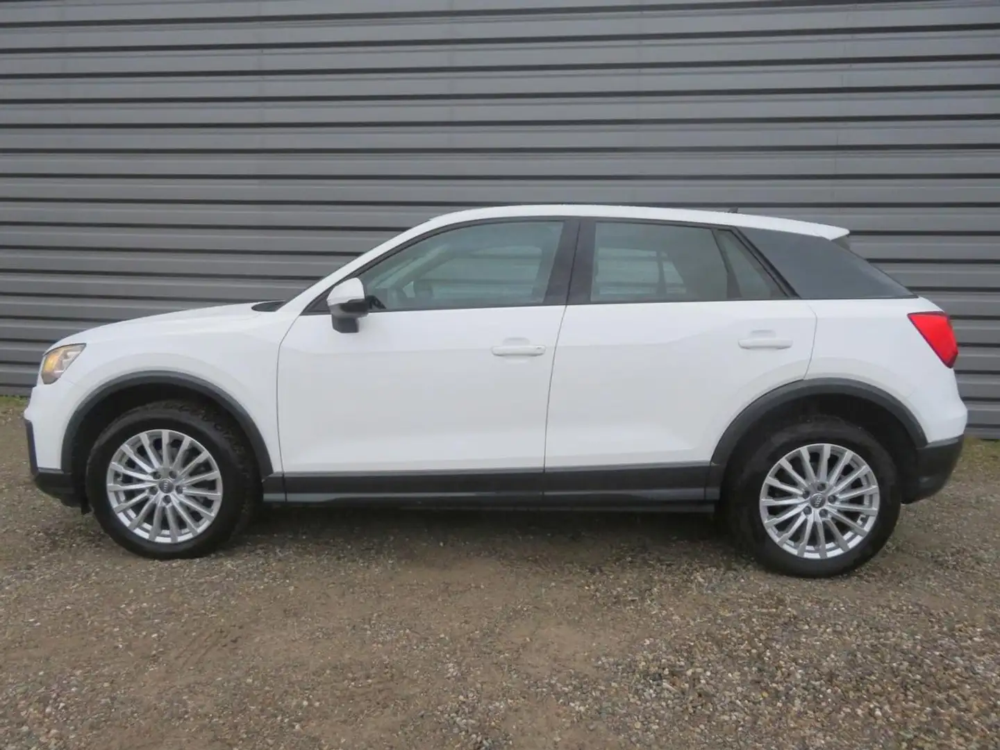 Audi Q2 1.6 30 TDI - 116 - BV S-tronic  Design Blanc - 2