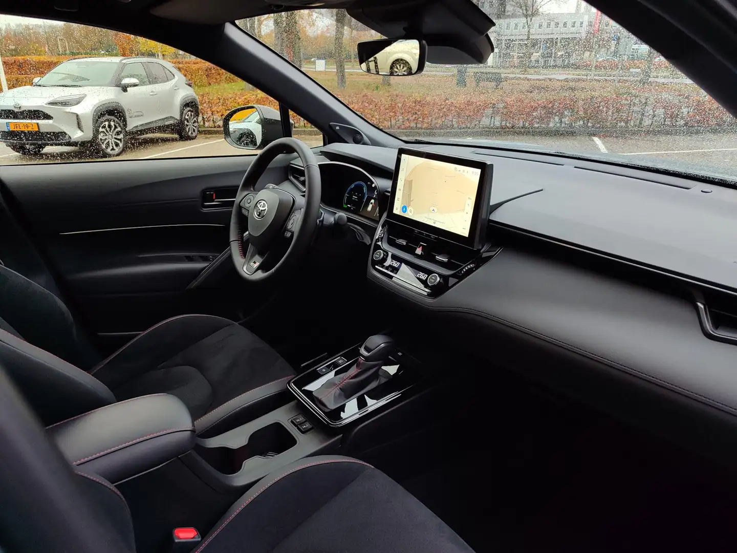 Toyota Corolla Cross Hybrid 180 GR SPORT PANODAK 19'' LM-VELGEN JBL-AUD Grijs - 2