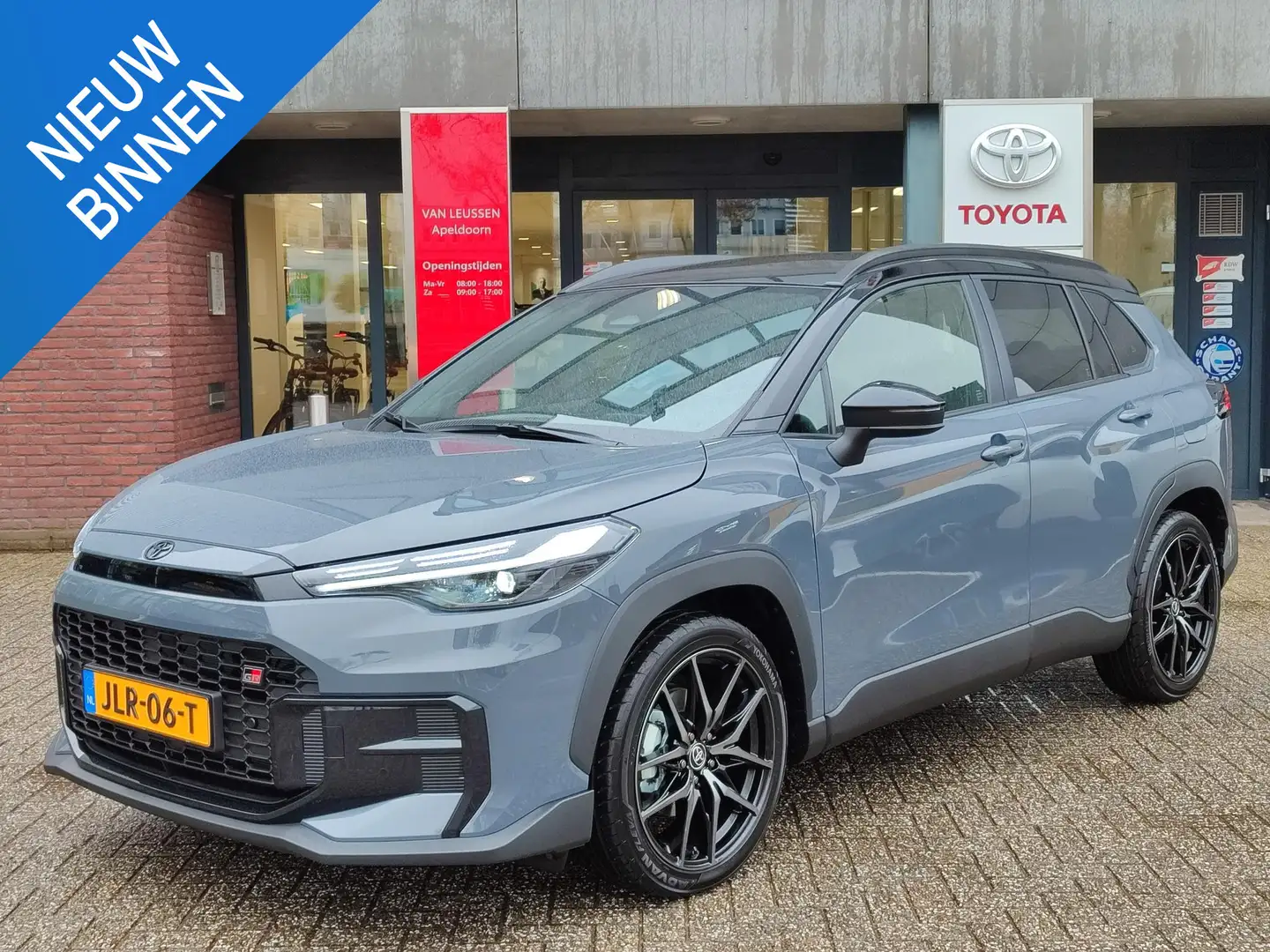 Toyota Corolla Cross Hybrid 180 GR SPORT PANODAK 19'' LM-VELGEN JBL-AUD Grijs - 1