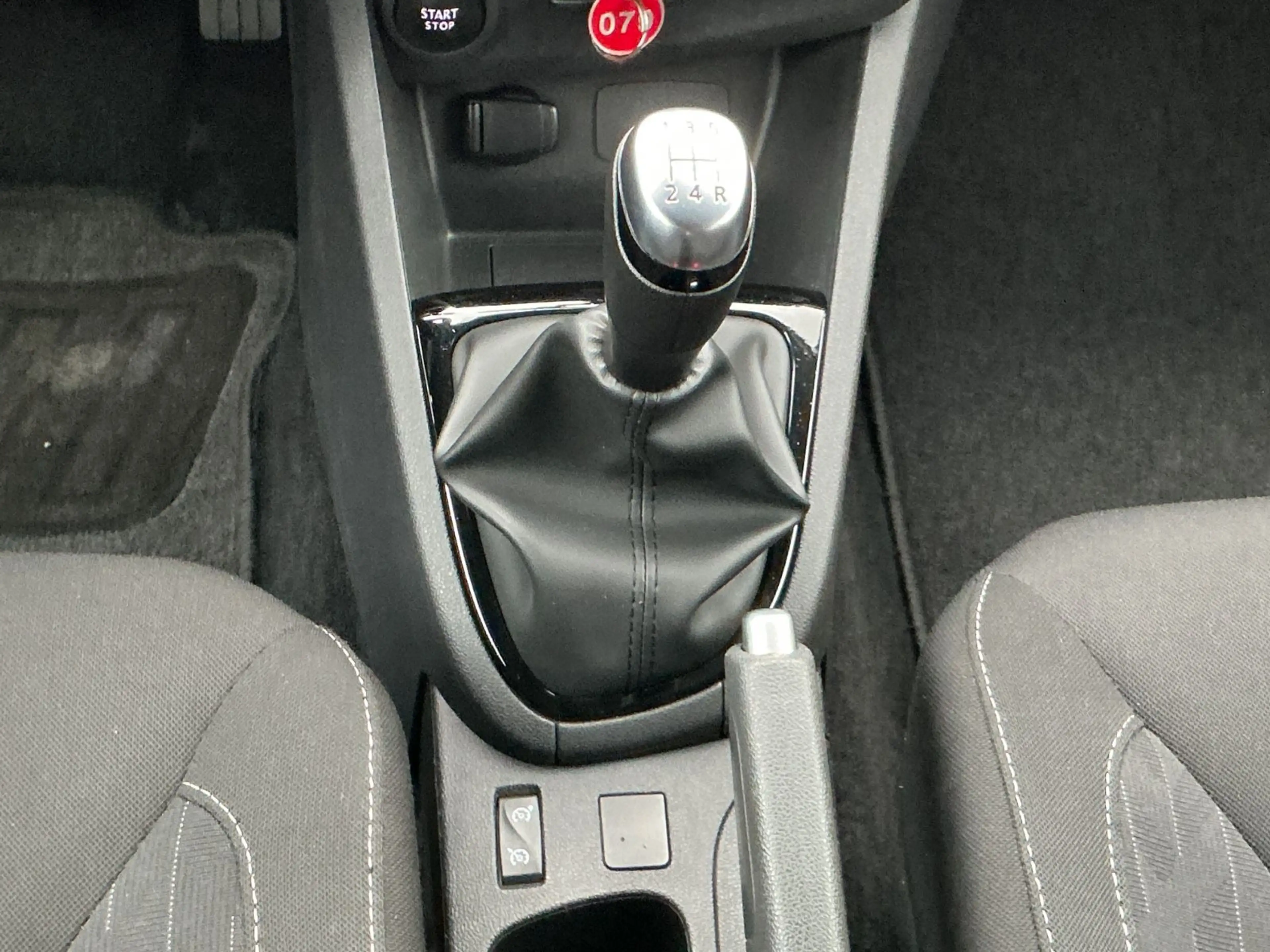 Renault Clio IV Limited BT Allwetter — photo 23