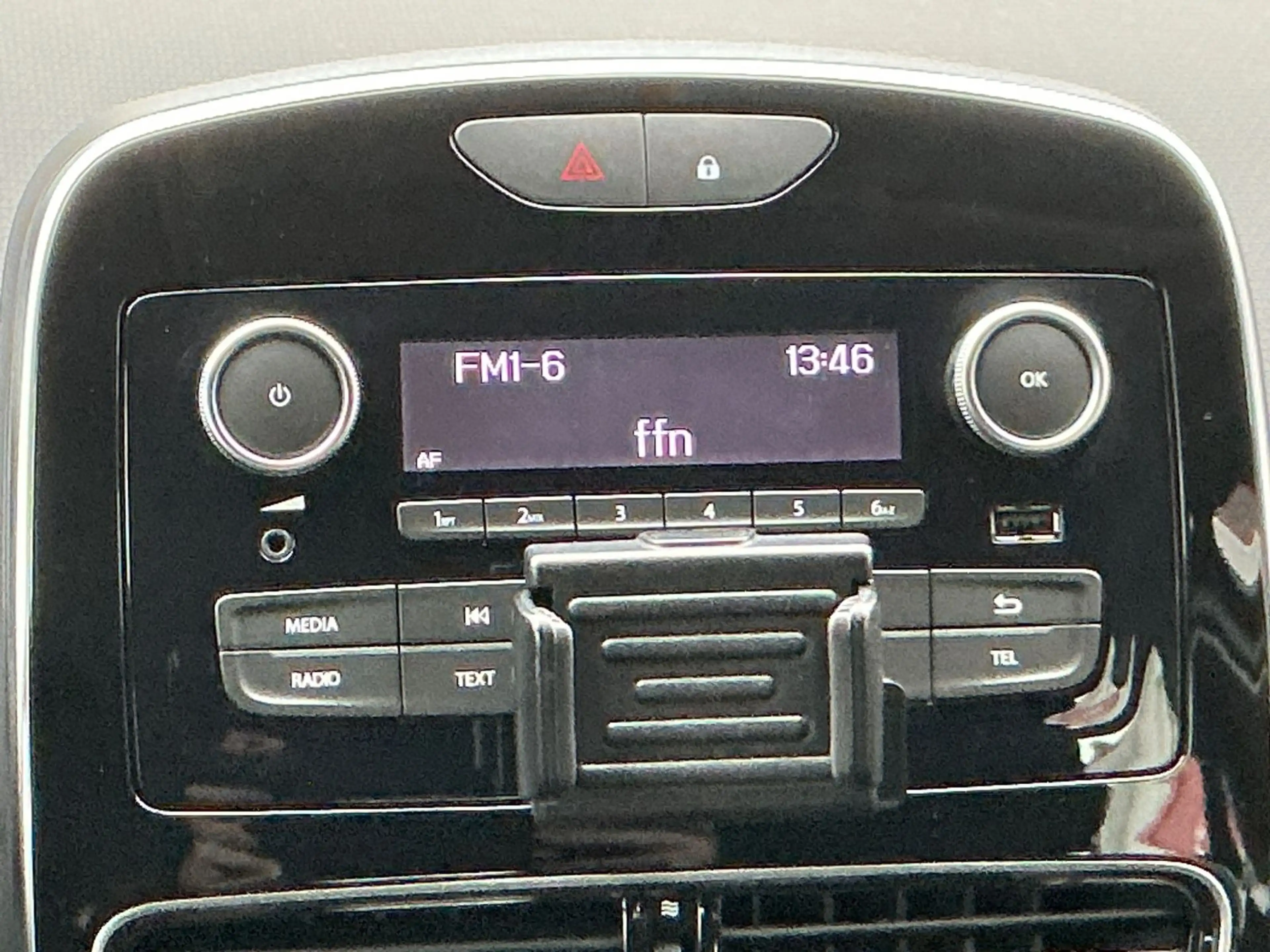 Renault Clio IV Limited BT Allwetter — photo 21