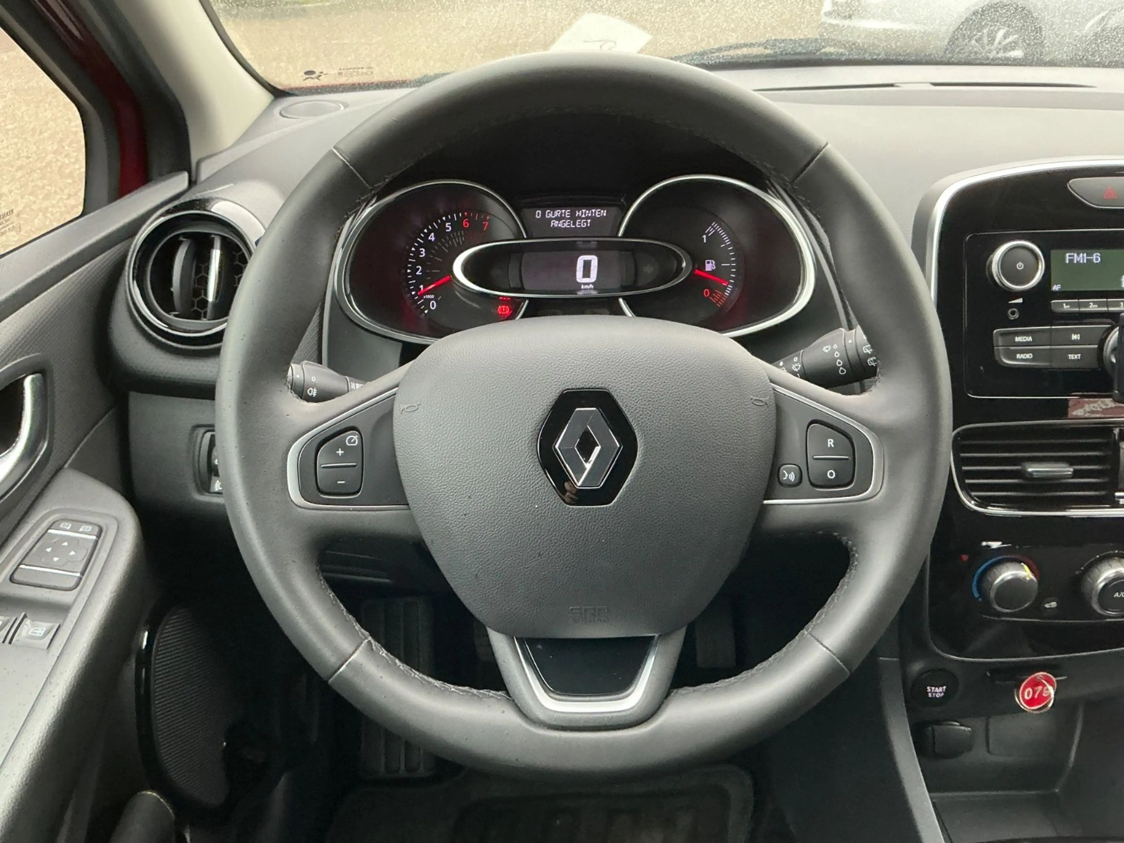 Renault Clio IV Limited BT Allwetter — photo 16