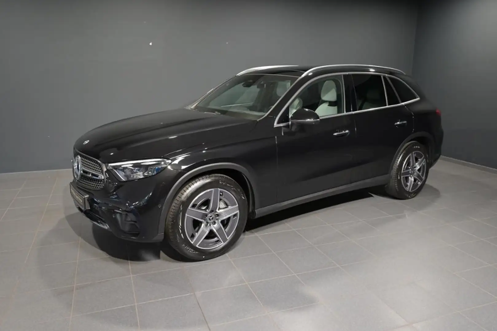 Mercedes-Benz GLC 300 4M AMG/AHK/PANO/DISTRONIC/360/DIGITA Noir - 1