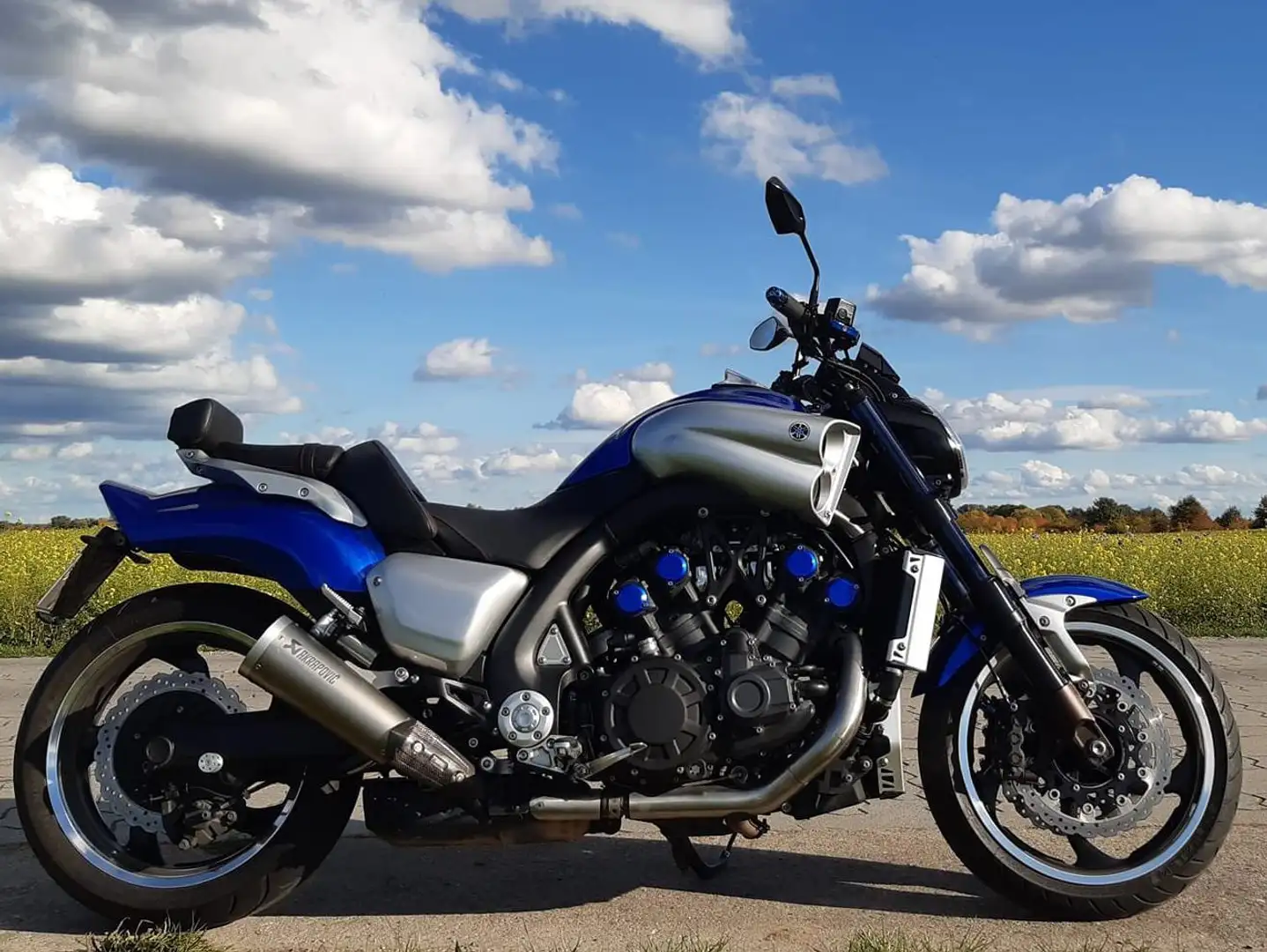 Yamaha Vmax 1700 Motogadget Akrapovic Dynojet Stahlflex LSL Bleu - 1