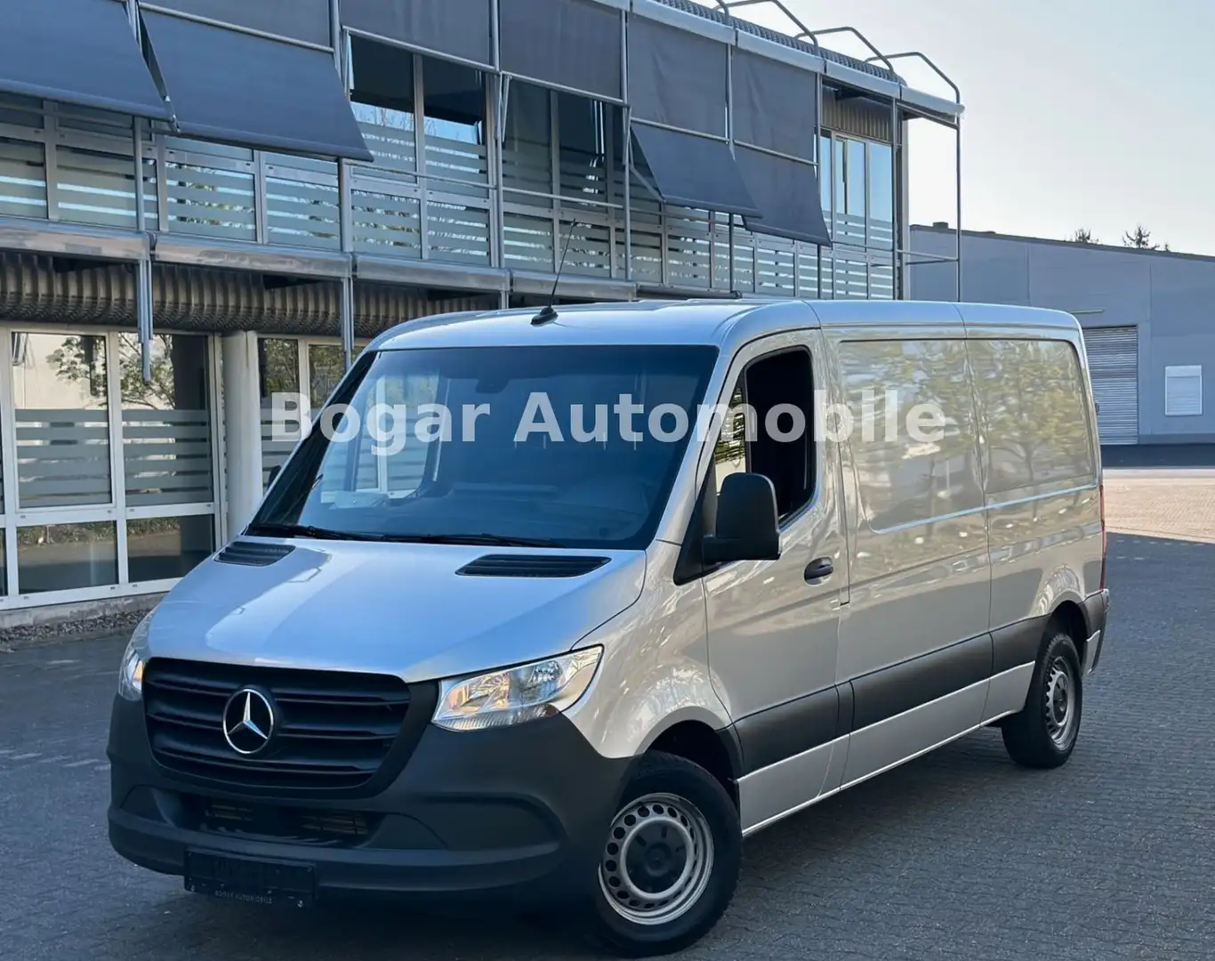 Mercedes-Benz Sprinter 214 CDI L2H1 *NAVI*KAMERA*STANDHZG*AHK* Silber - 1