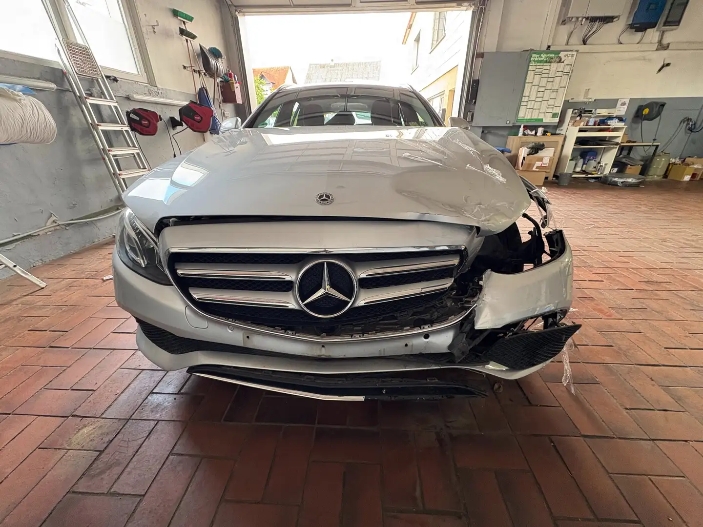 Mercedes-Benz E 200 E 200 d (213.213) Grijs - 2