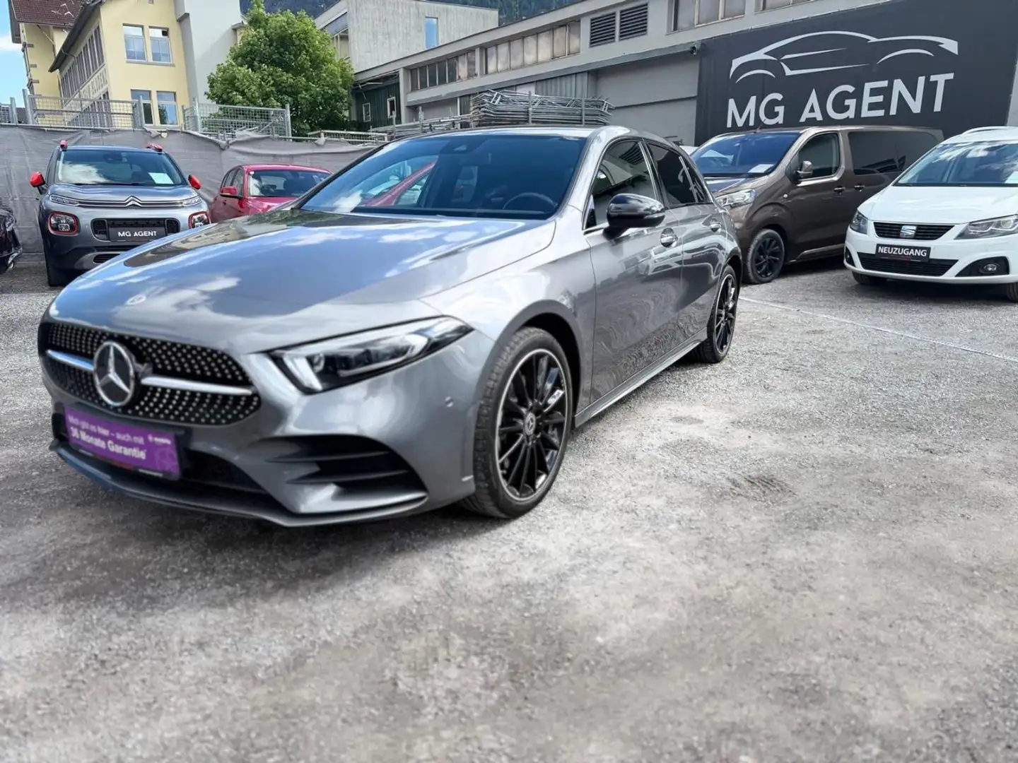 Mercedes-Benz A 250 A-Klasse A 250 e AMG Line Grau - 2