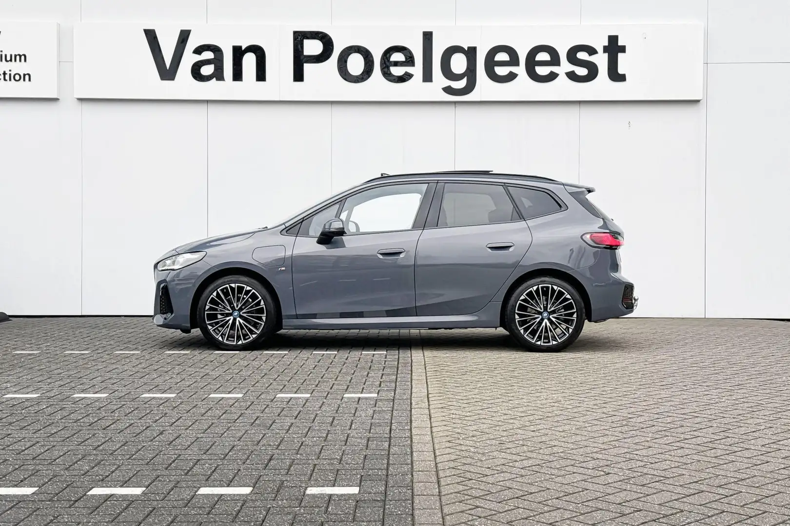 BMW 225 2 Serie Active Tourer 225e xDrive Šedá - 2