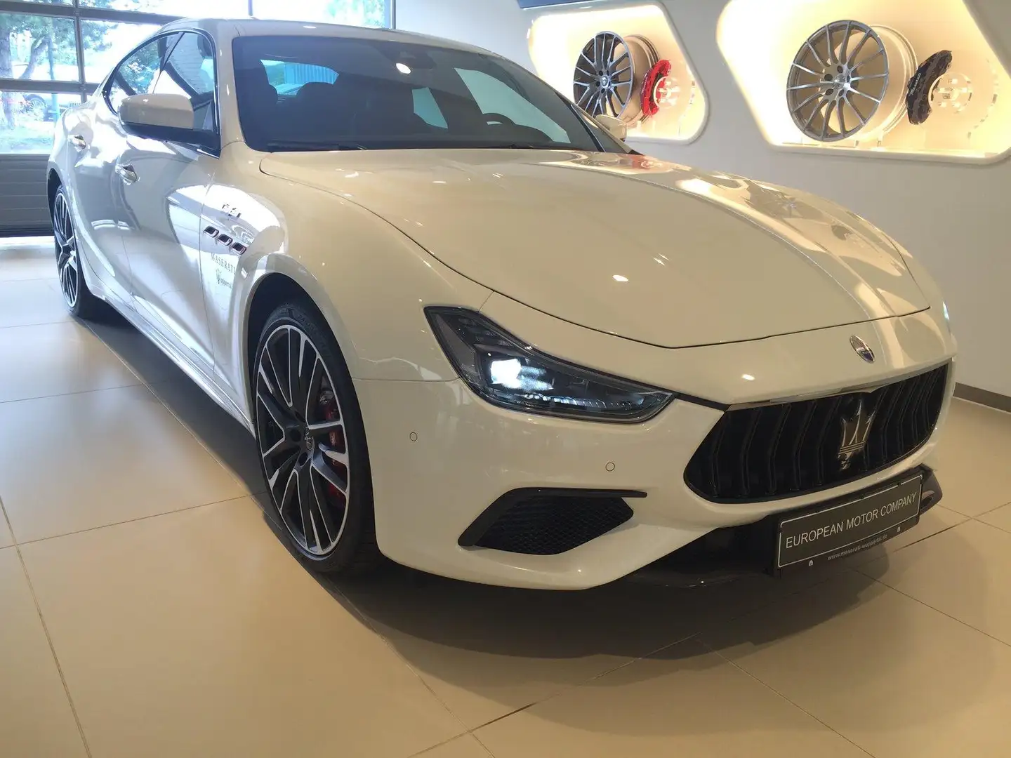 Maserati Ghibli Trofeo V8 /Schiebedach bijela - 1